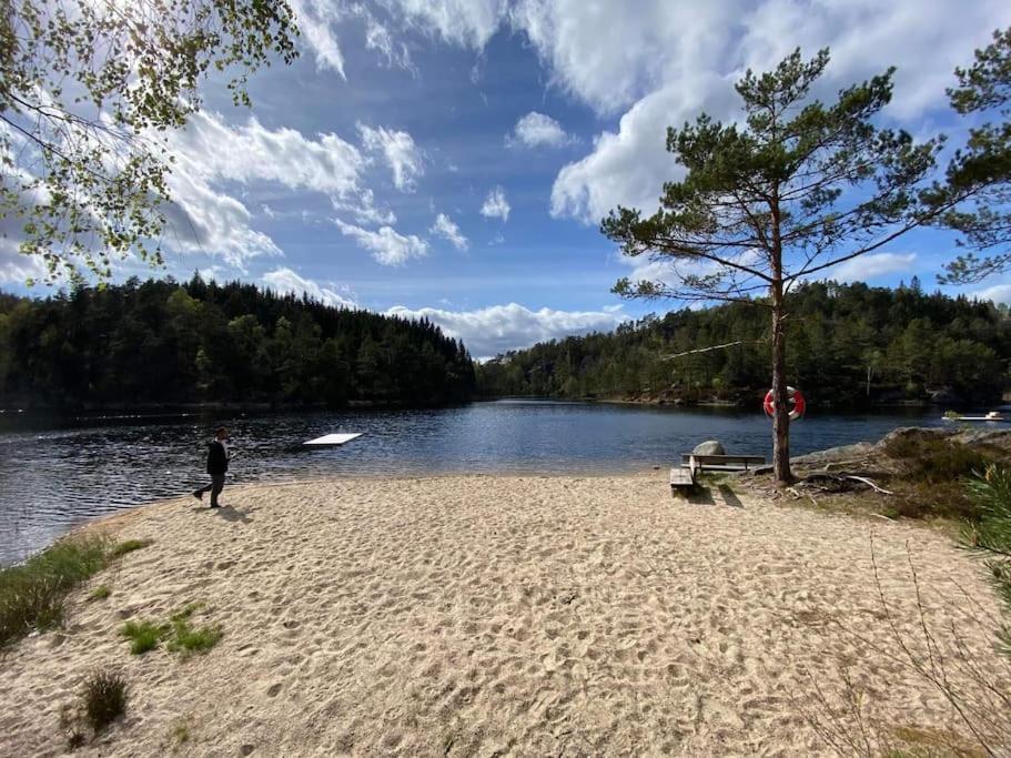 Romslig Og Fin Leilighet 17 Min Til Kristiansand Centrum Nodeland Exterior photo